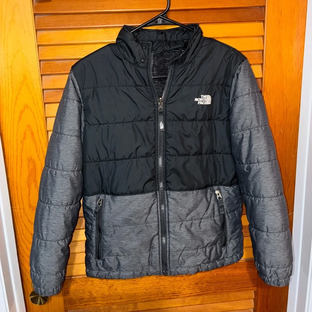 The North Face Reversible Puffer/Sherpa Jacket, black/gray- kids size XXL